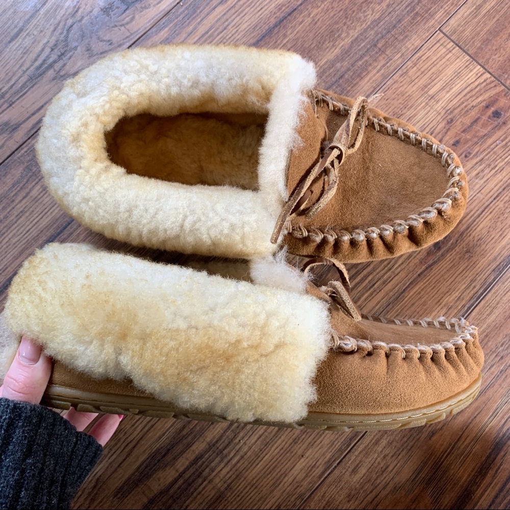 Women’s wicked good shearling lined moccasins - Picture 2 of 5